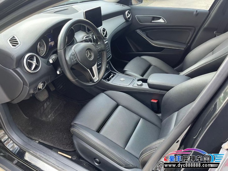 16年奔驰GLA轿车抵押车出售