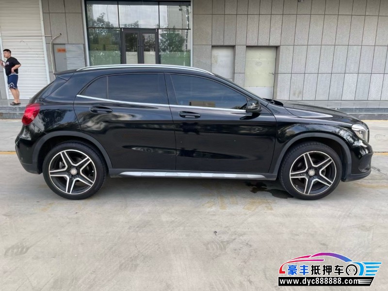 16年奔驰GLA轿车抵押车出售