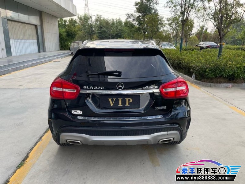 16年奔驰GLA轿车抵押车出售