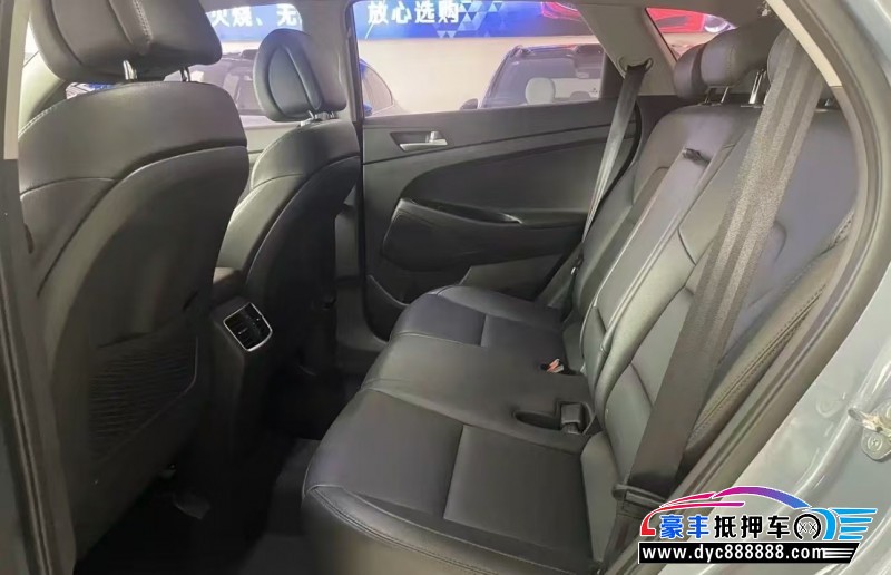 16年现代途胜轿车抵押车出售