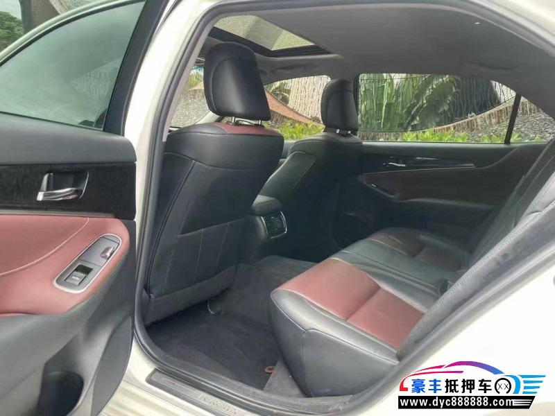 19年丰田皇冠轿车抵押车出售