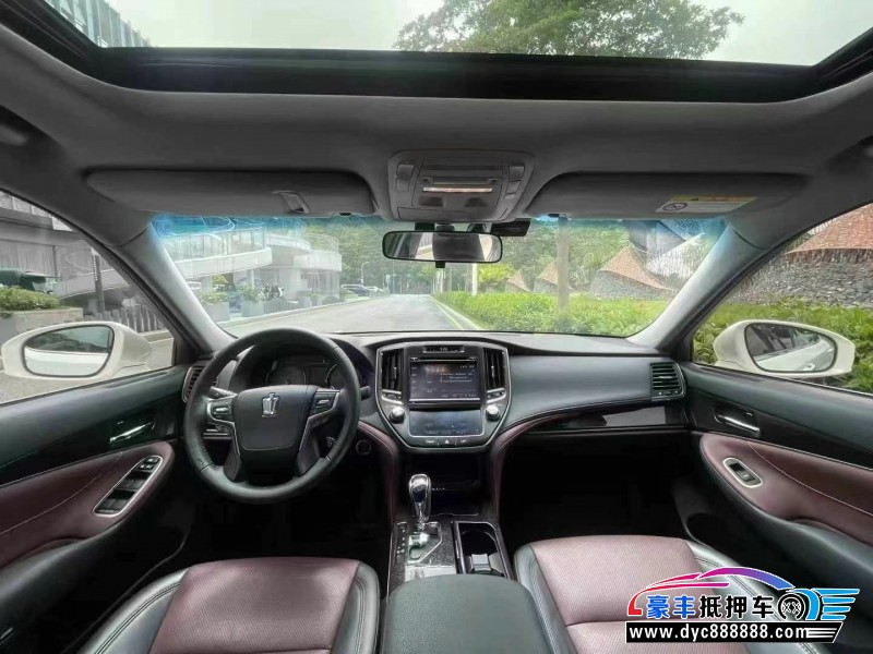 19年丰田皇冠轿车抵押车出售