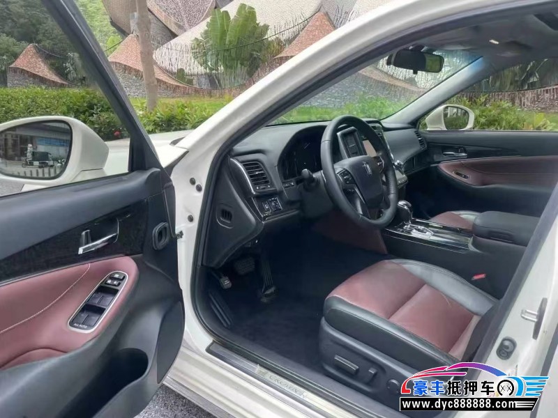 19年丰田皇冠轿车抵押车出售