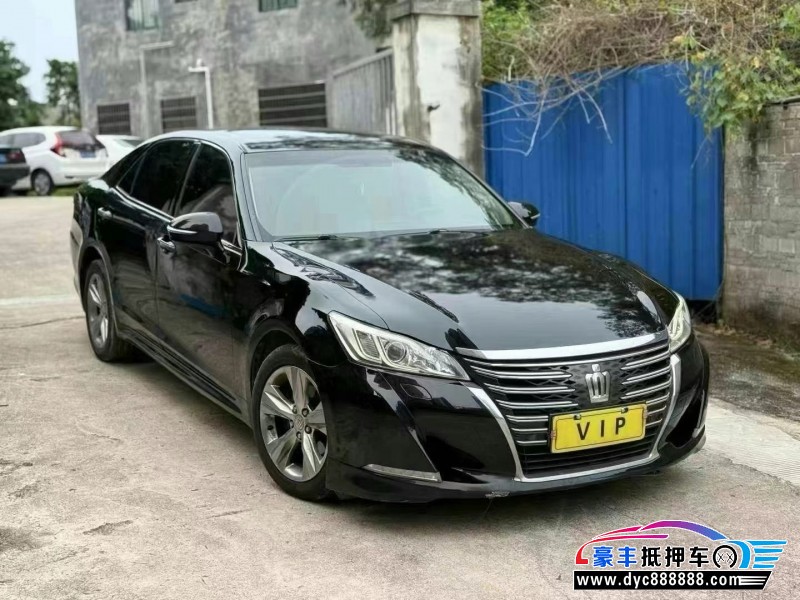 16年丰田皇冠轿车抵押车出售