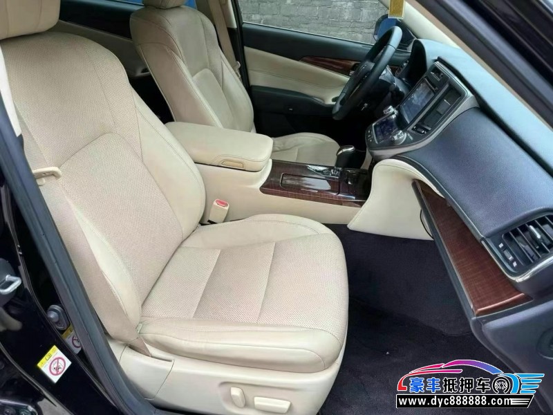 16年丰田皇冠轿车抵押车出售