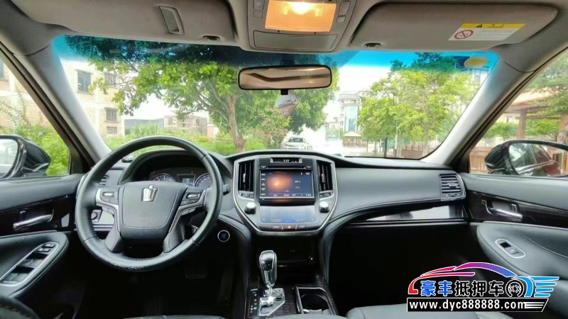 17年丰田皇冠轿车抵押车出售