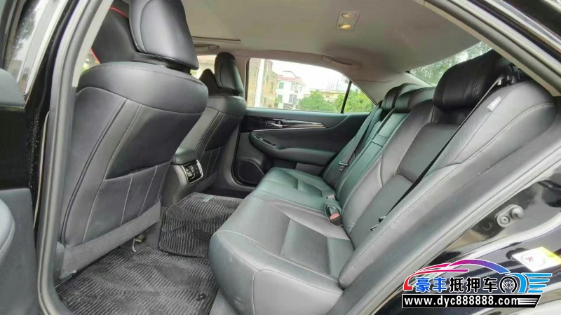 17年丰田皇冠轿车抵押车出售