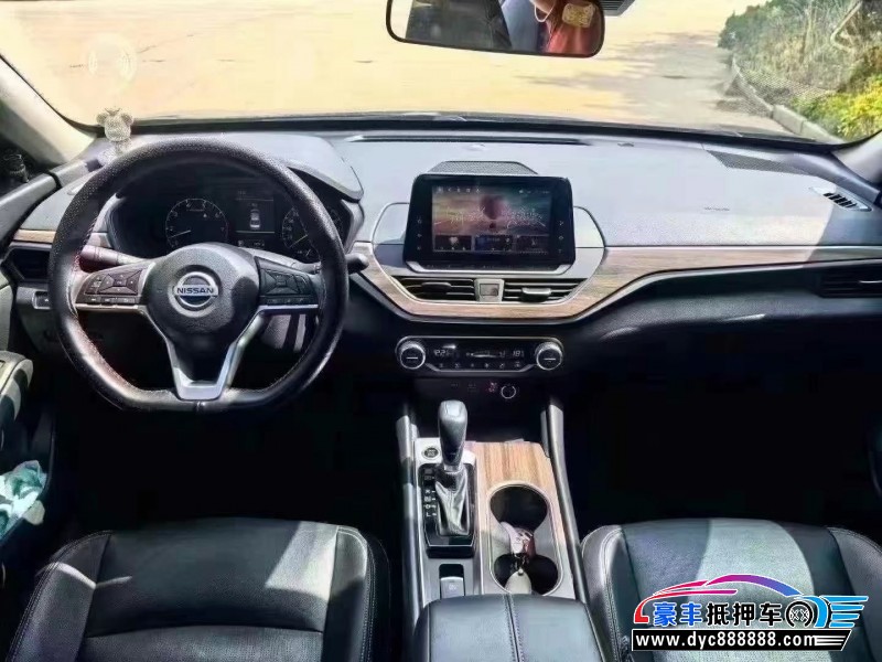 22年日产天籁轿车抵押车出售