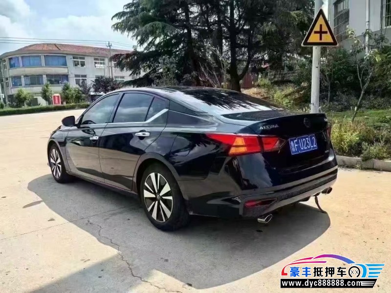 22年日产天籁轿车抵押车出售