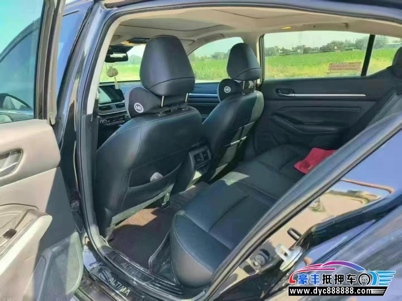 21年日产天籁轿车抵押车出售