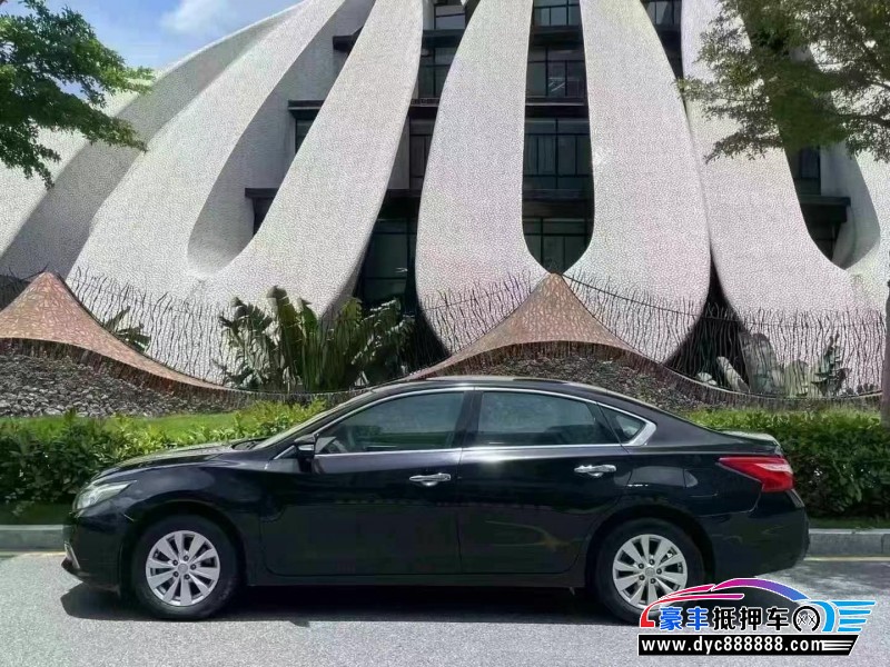 18年日产天籁轿车抵押车出售