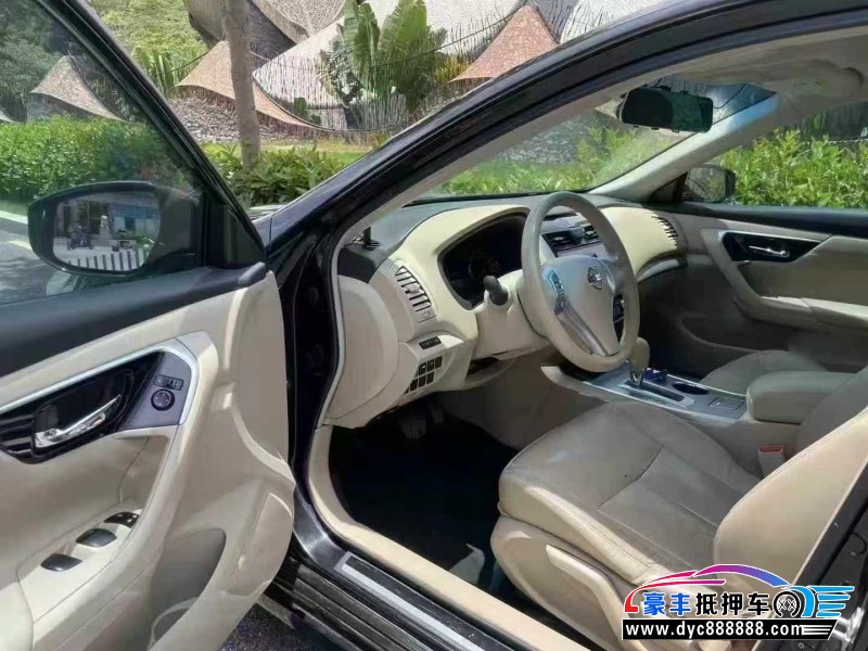 18年日产天籁轿车抵押车出售