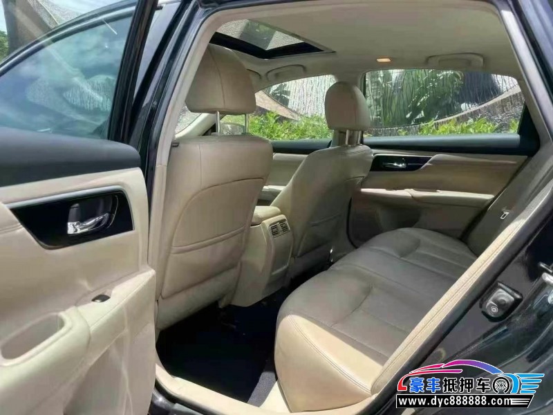 18年日产天籁轿车抵押车出售