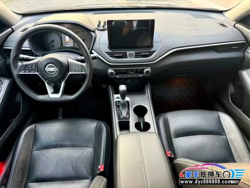 22年日产天籁轿车抵押车出售