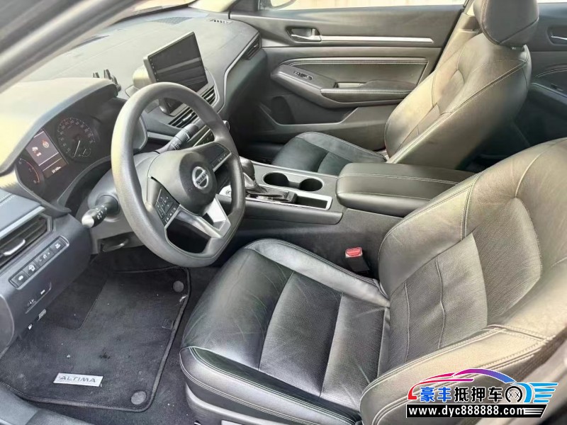 22年日产天籁轿车抵押车出售