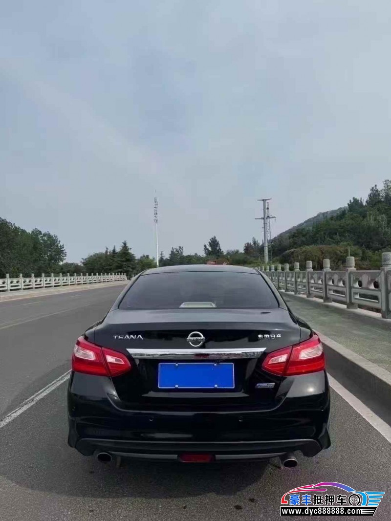 17年日产天籁轿车抵押车出售