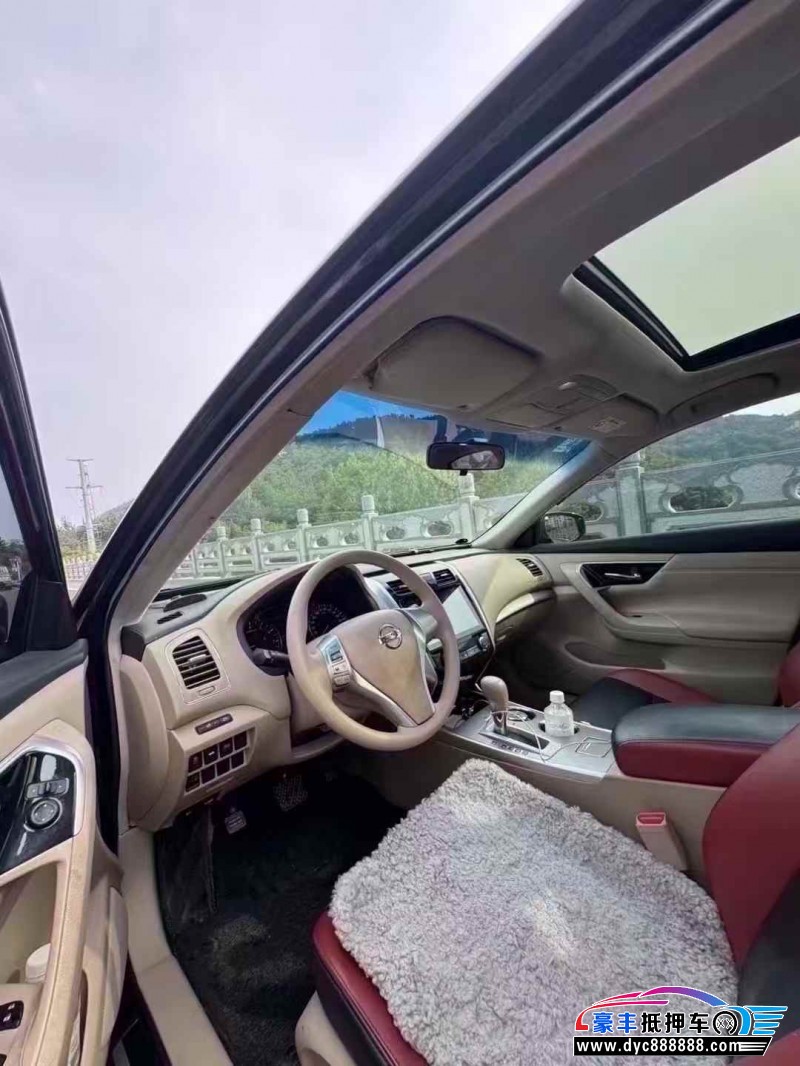 17年日产天籁轿车抵押车出售