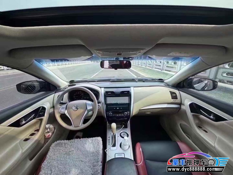 17年日产天籁轿车抵押车出售