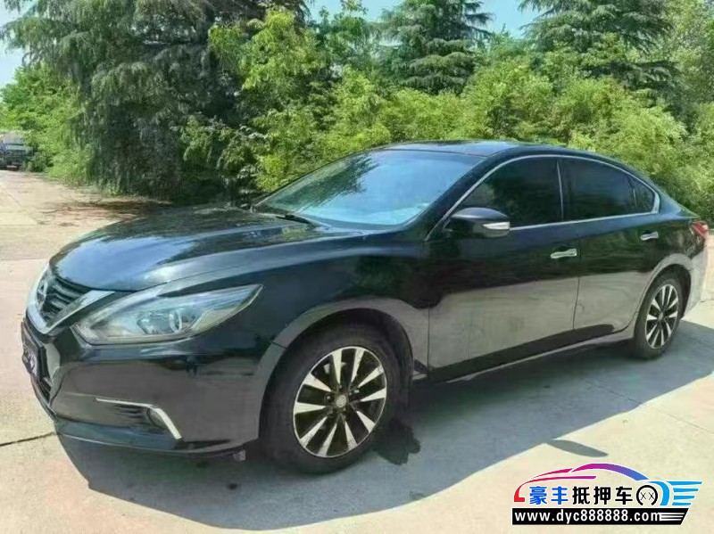 17年日产天籁轿车抵押车出售