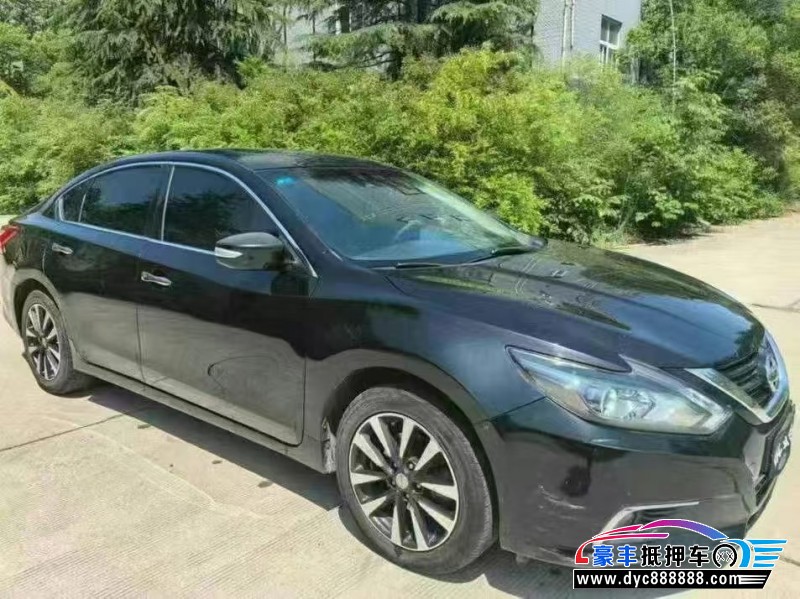 17年日产天籁轿车抵押车出售