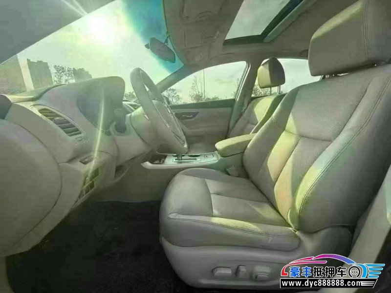 18年日产天籁轿车抵押车出售