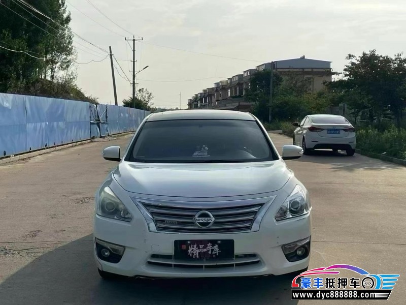 13年日产天籁轿车抵押车出售