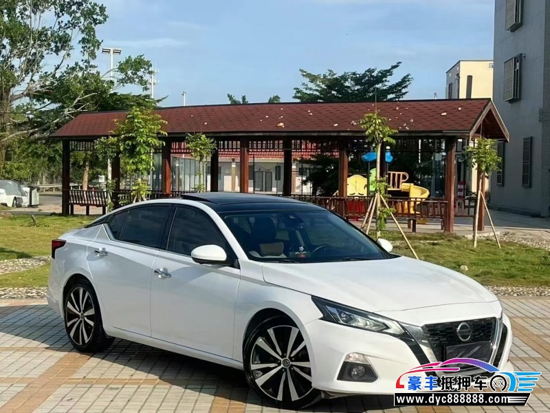 19年日产天籁轿车抵押车出售