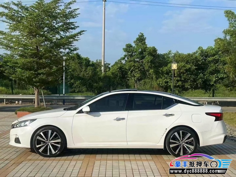 19年日产天籁轿车抵押车出售