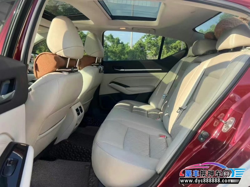 19年日产天籁轿车抵押车出售