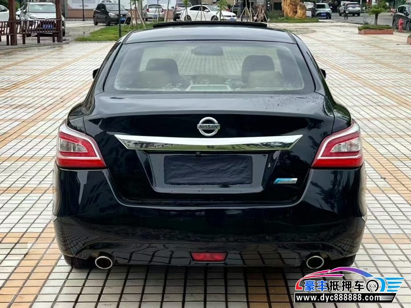 14年日产天籁轿车抵押车出售