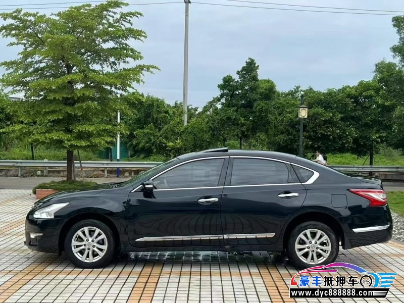 14年日产天籁轿车抵押车出售