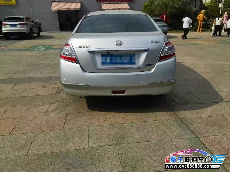 11年日产天籁轿车抵押车出售