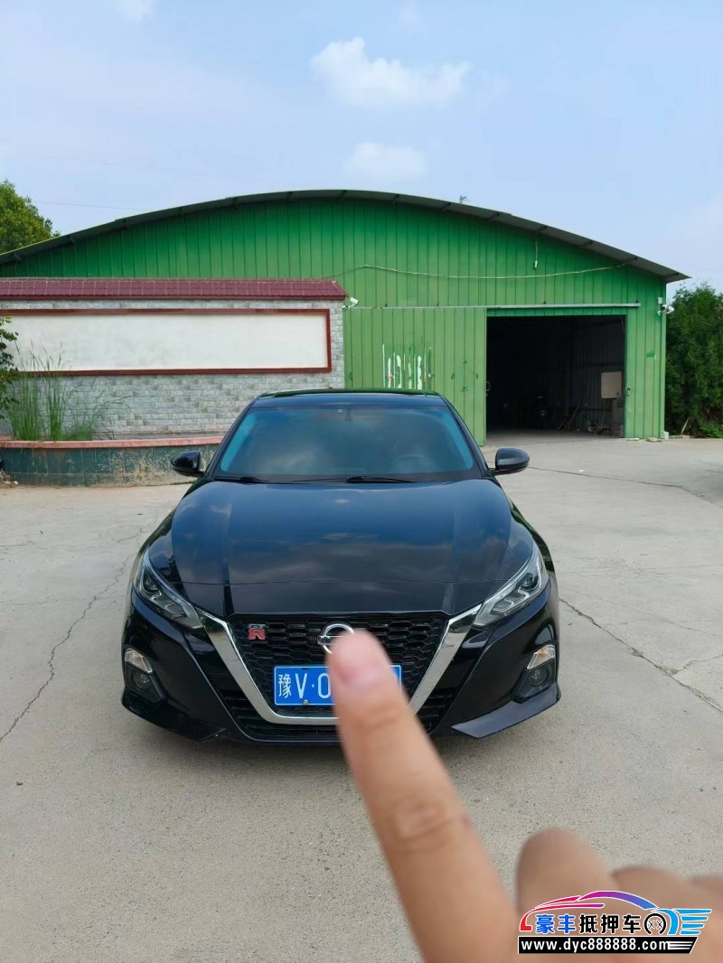 19年日产天籁轿车抵押车出售