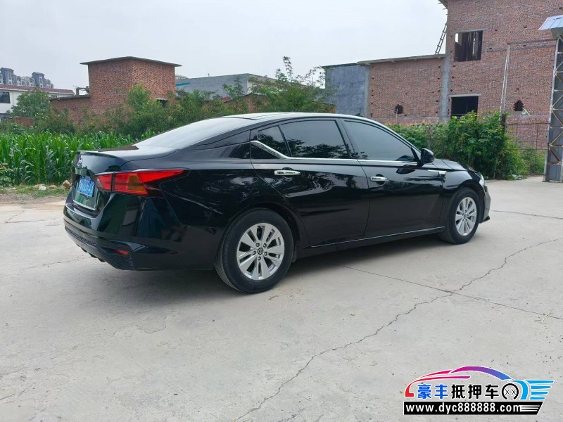 19年日产天籁轿车抵押车出售