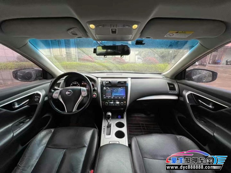 16年日产天籁轿车抵押车出售