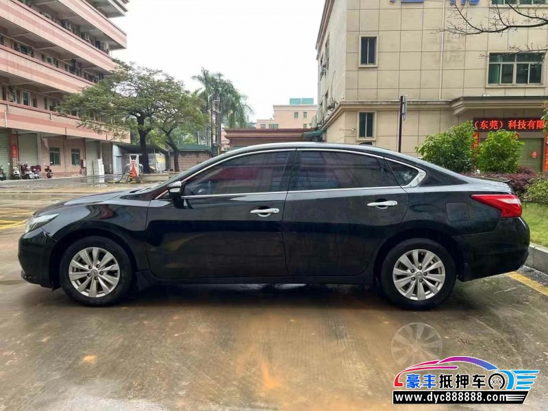 16年日产天籁轿车抵押车出售