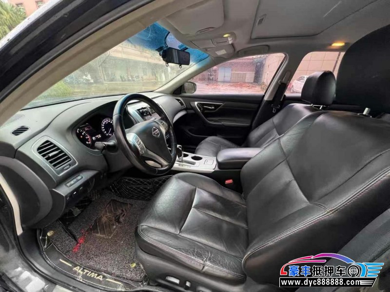 16年日产天籁轿车抵押车出售