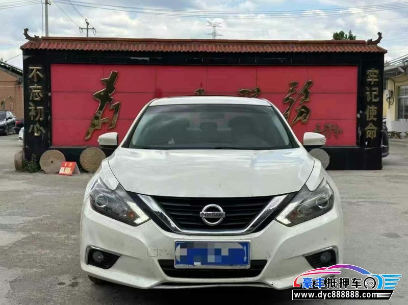 17年日产天籁轿车抵押车出售