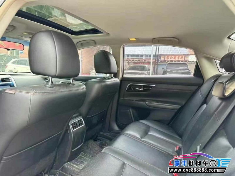 17年日产天籁轿车抵押车出售