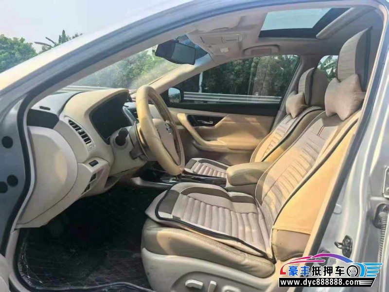 14年日产天籁轿车抵押车出售