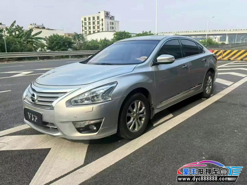 14年日产天籁轿车抵押车出售