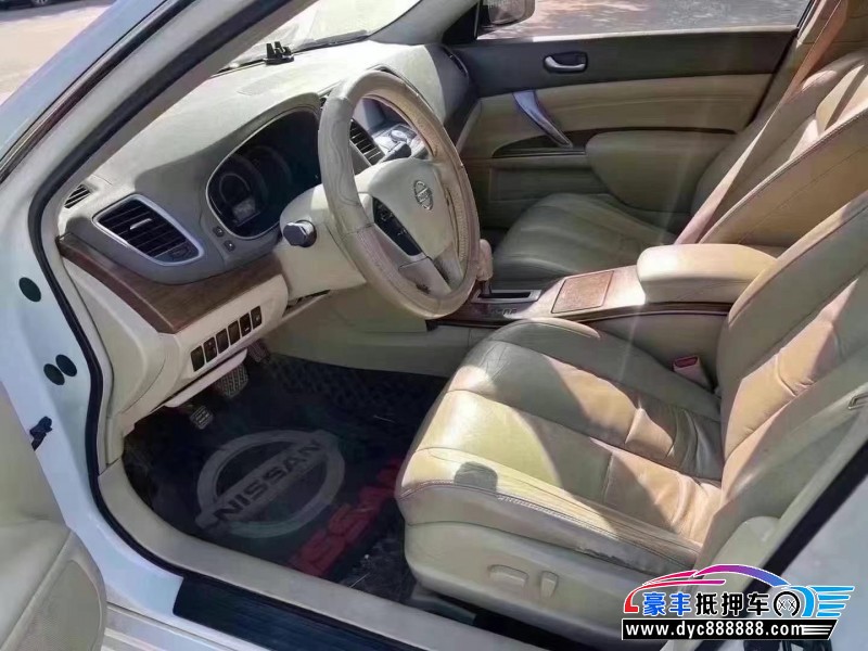 13年日产天籁轿车抵押车出售