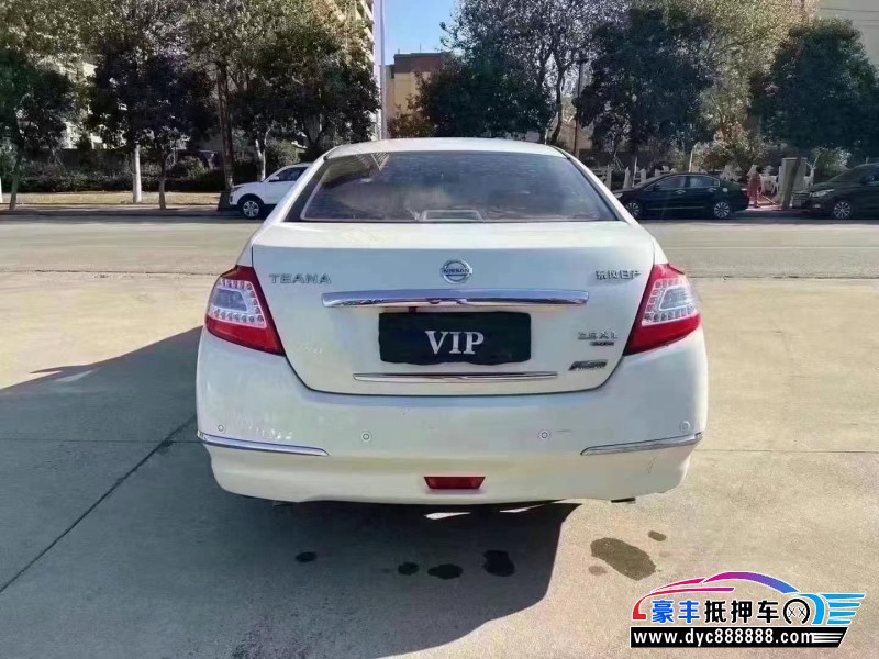 13年日产天籁轿车抵押车出售