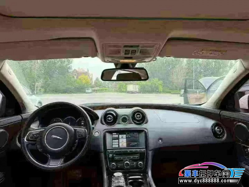 15年捷豹XJ轿车抵押车出售