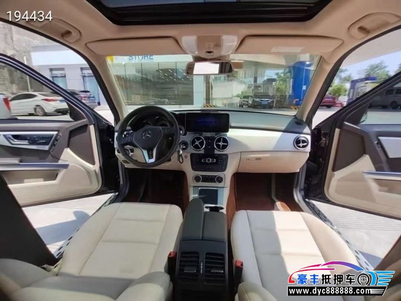 13年奔驰GLK轿车抵押车出售