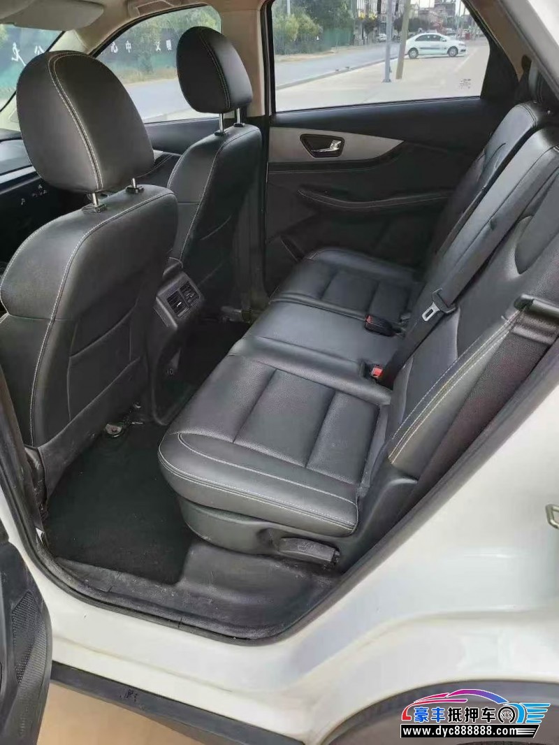 21年东风风光560轿车抵押车出售