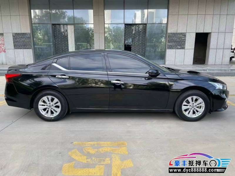 21年日产天籁轿车抵押车出售