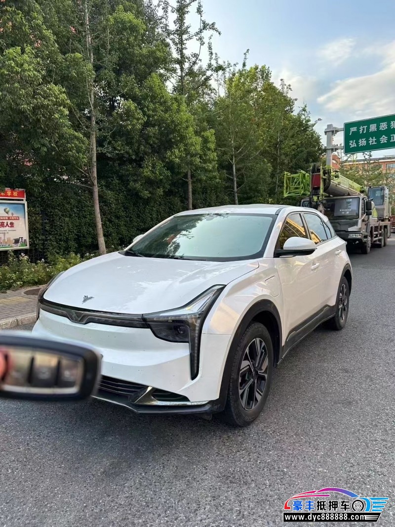 23年哪吒U轿车抵押车出售