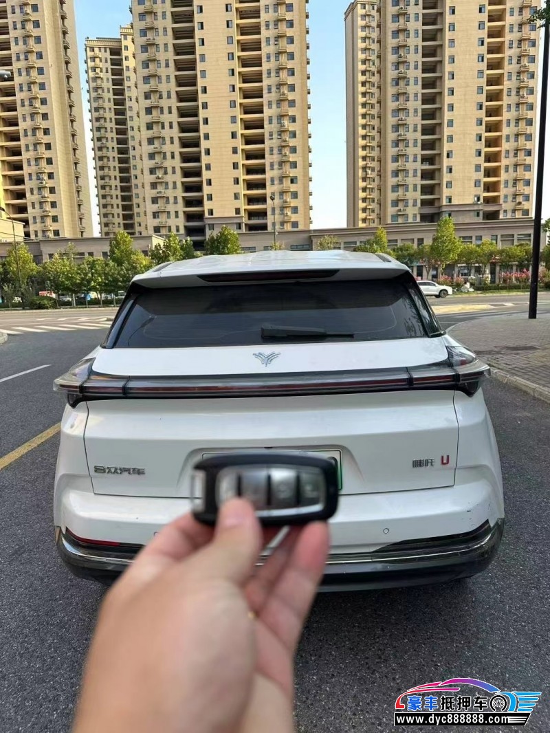 23年哪吒U轿车抵押车出售