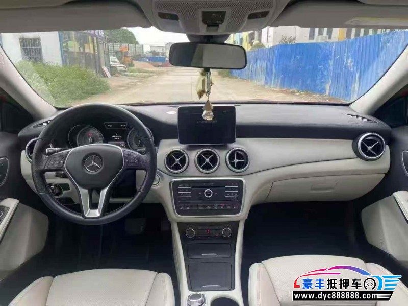 16年奔驰GLA轿车抵押车出售